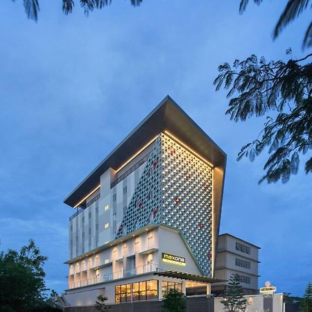 Maxonehotels At Kota Harapan Indah-Bekasi Esterno foto