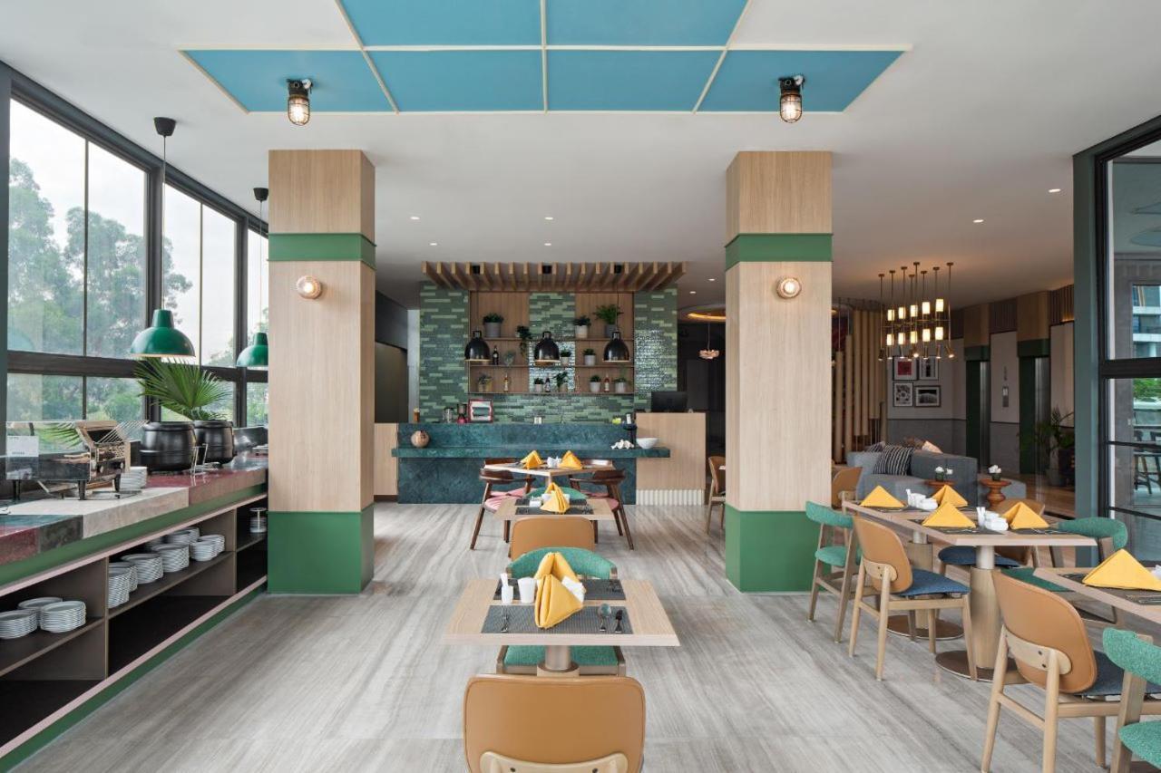 Maxonehotels At Kota Harapan Indah-Bekasi Esterno foto